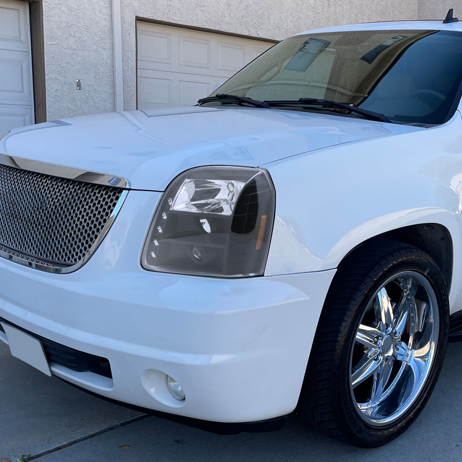 2007-2014 GMC Yukon/Yukon XL 1500/2500 Projector Headlights Matte Black/Clear