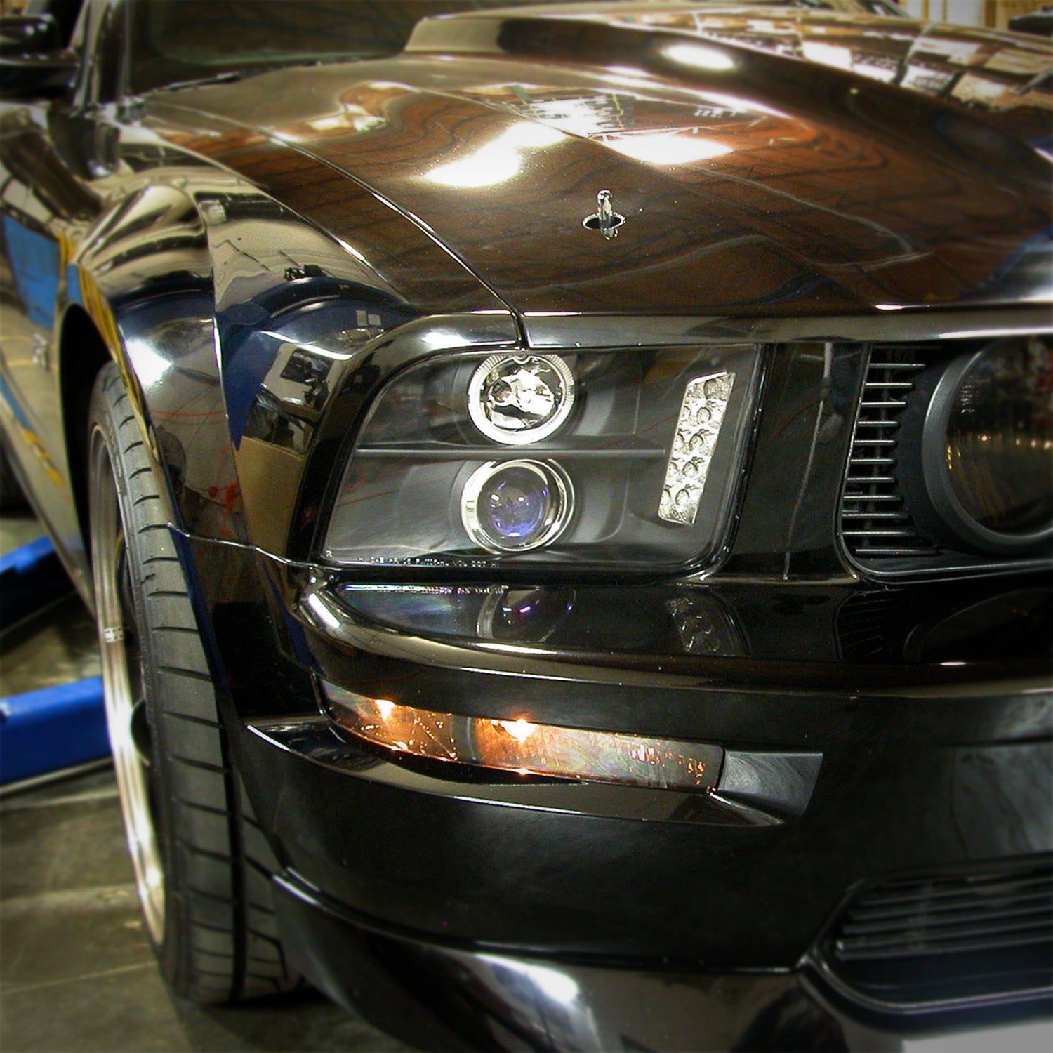 2005-2009 Ford Mustang Halo Projector Headlights LED Light Strip Matt Black