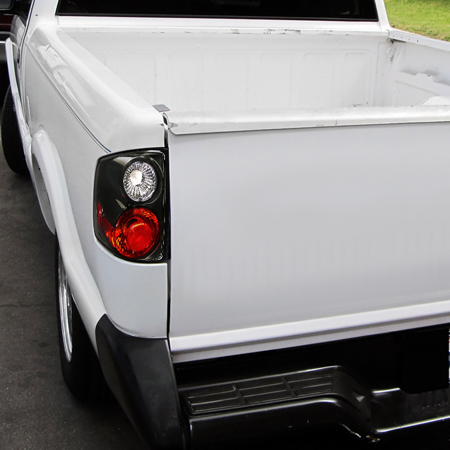 1994-2004 Chevy S10/ GMC Sonoma/ Isuzu Hombre Tail Lights Matte Black/Clear