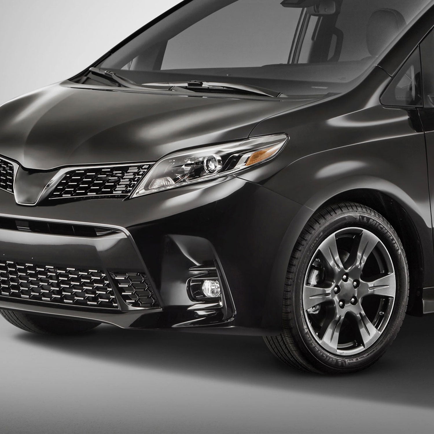 2018-2019 Toyota Sienna H11 Fog Lights Kit Chrome Housing/Clear Lens