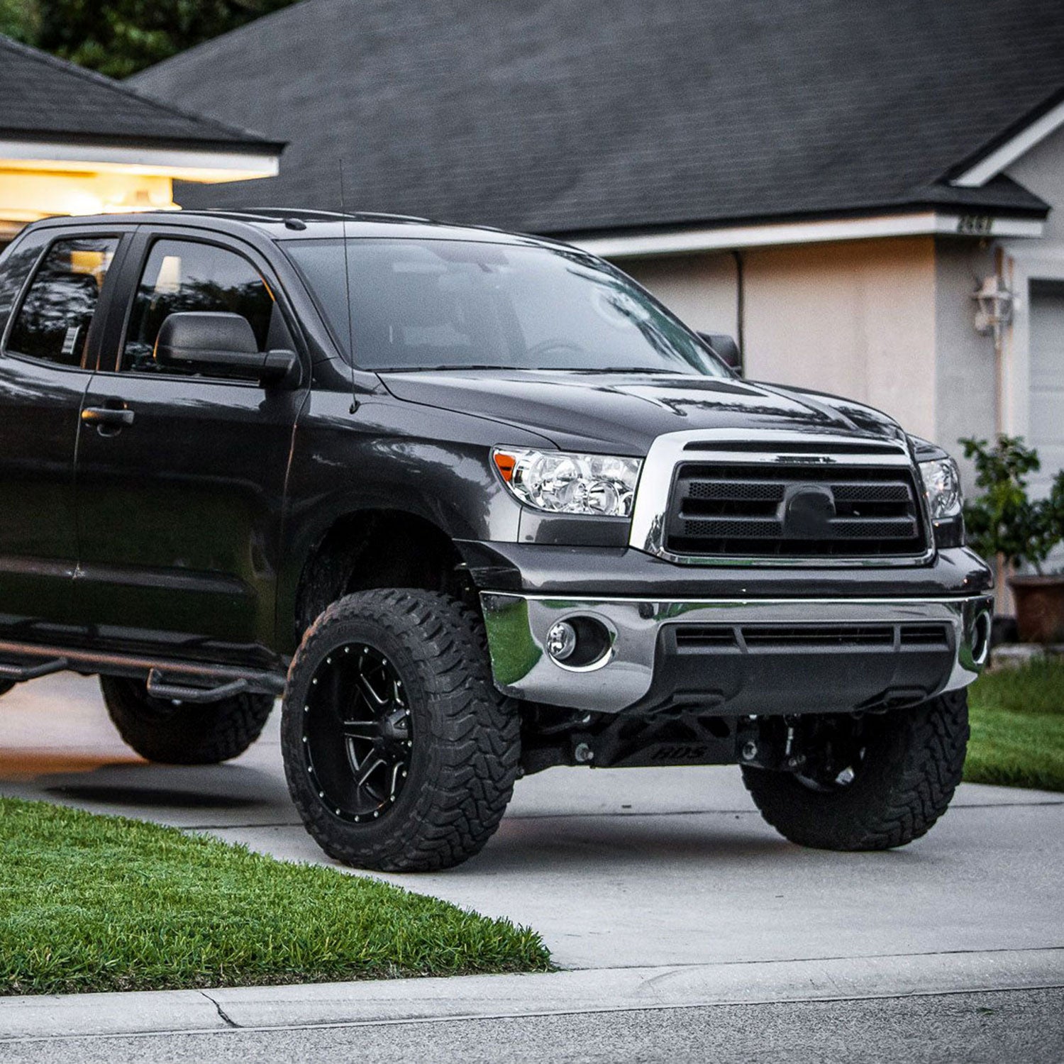 2007-2013 Toyota Tundra/Sequoia H10 Fog Lights Kit Chrome Housing/Clear Lens