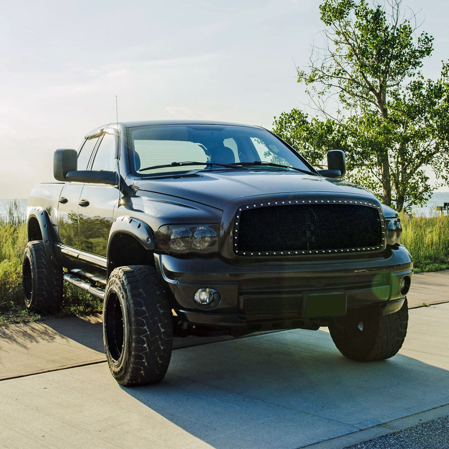 2002-2005 Dodge RAM 1500/ 03-2005 RAM 2500/3500 Glossy Black Mesh Front Grille
