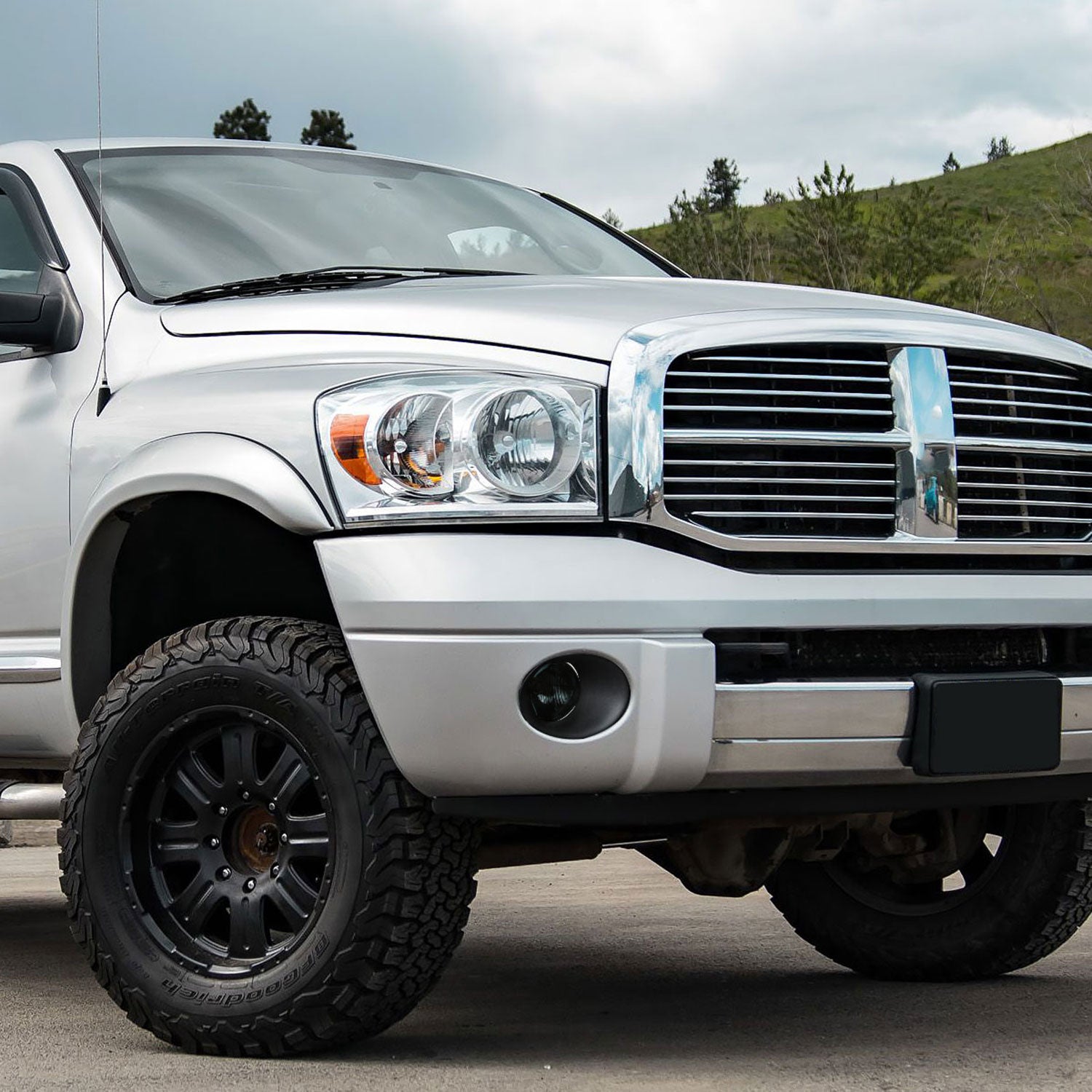 2002-2009 Dodge RAM 1500/2500/3500 9006 Fog Lights Chrome Housing/Smoke Lens